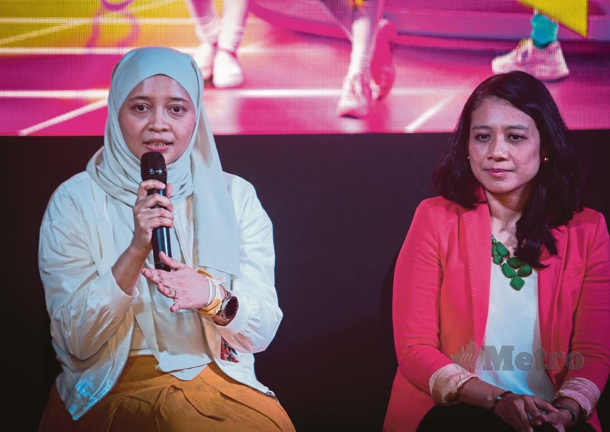 FADILAH A. Rahman, (kiri) dan Farah Fauzana Zainul Kamar, (kanan) pada sidang media Program Ceria Popstar Xtra di The Gardens Theatre, Kuala Lumpur. FOTO Azhar Ramli