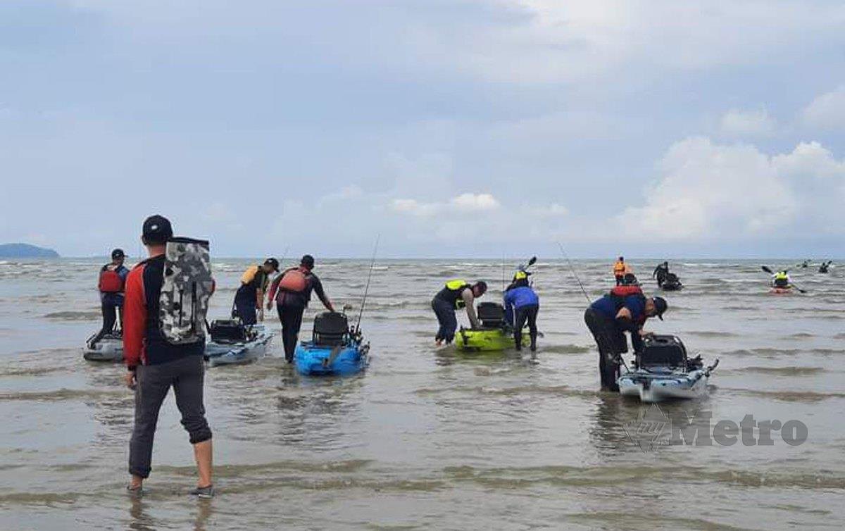 SEBAHAGIAN peserta yang menyertai Kursus Pengurusan Perikanan Rekreasi anjuran Jabatan Perikanan Negeri Sembilan di Bagan Pinang, Port Dickson. FOTO ihsan Jabatan Perikanan