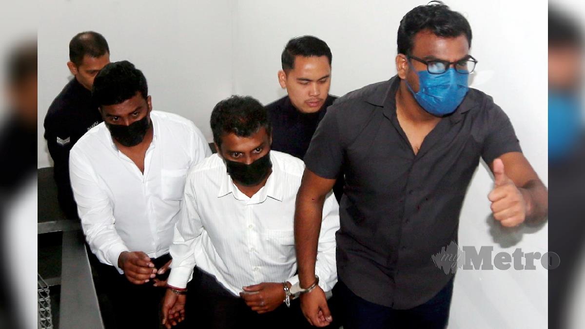 Tiga beradik mengaku tidak bersalah di Mahkamah Sesyen di sini hari ini terhadap 19 pertuduhan menerima deposit pelaburan tanpa lesen yang sah berjumlah RM5.6 juta antara November 2016 hingga Disember 2023.FOTO L.MANIMARAN