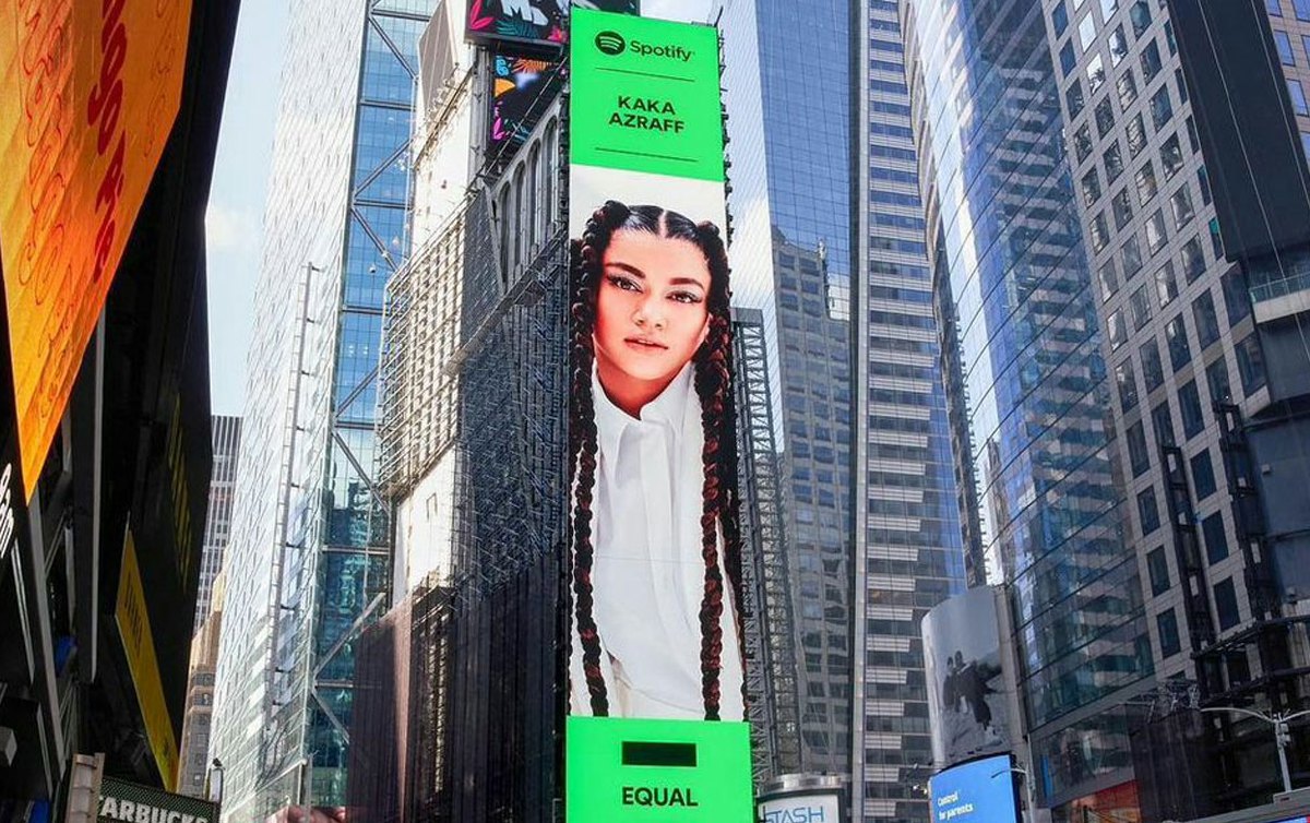 Wajah Kaka hiasan papan iklan di New York