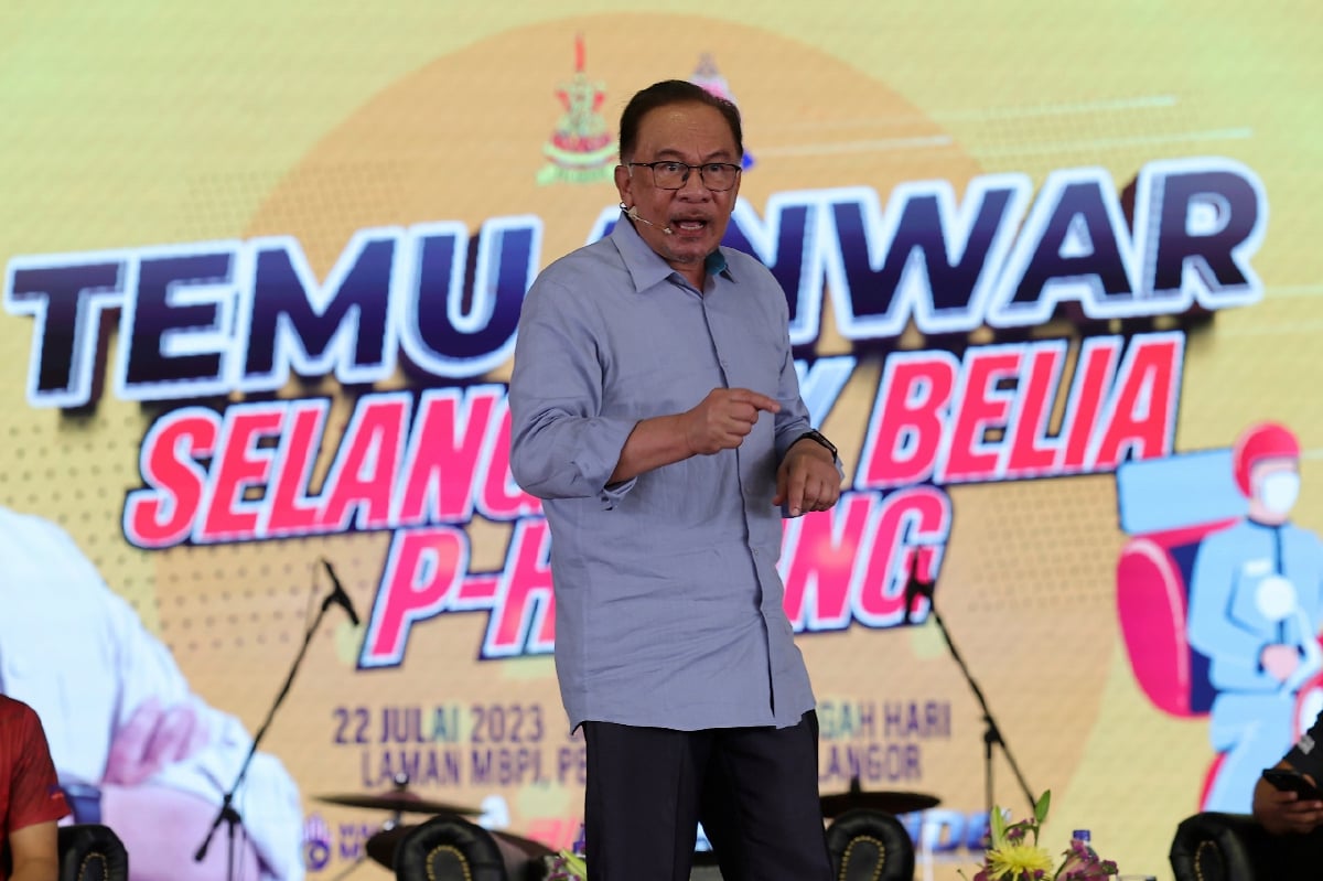 DATUK Seri Anwar Ibrahim ketika berucap pada sesi Temu Anwar sempena Program Himpunan Rider Madani Selangor. FOTO BERNAMA