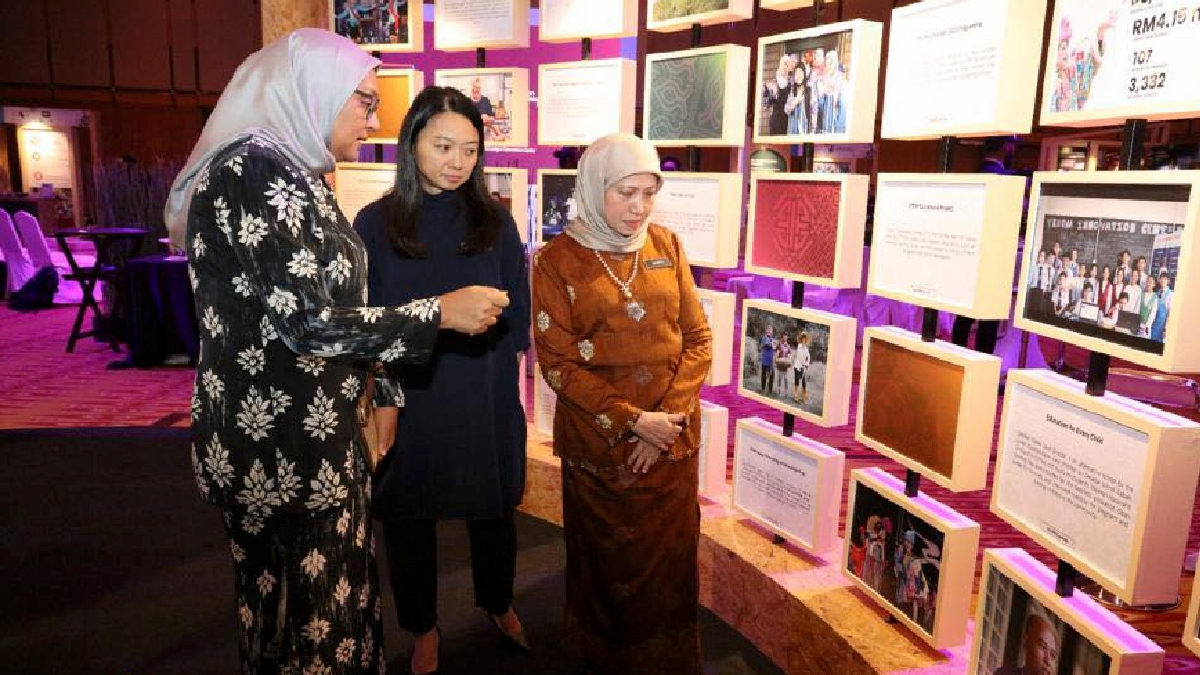 Nancy (kanan) hadir mewakili Perdana Menteri menyampaikan ucaptama pada majlis Forum Hasanah dan Persidangan Global Asia Venture Philanthropy Network (AVPN) 2023 hari ini. Foto Ihsan FB KPWKM
