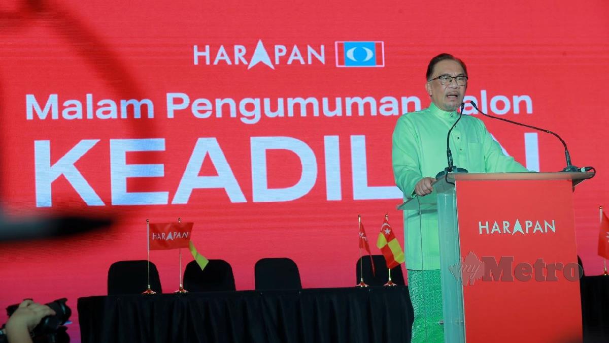 Datuk Seri Anwar Ibrahim menyampaikan ucapan pada Malam Pengumumam Calon PKR bagi Pilihan Raya Negeri (PRN) di Seksyen 7, Shah Alam. FOTO ASYRAF HAMZAH