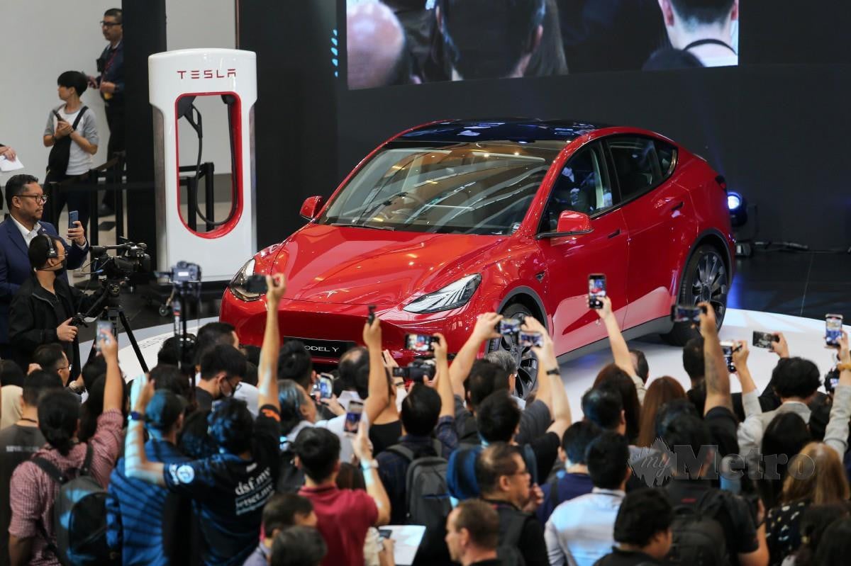 Model Y keluaran Tesla yang ditawarkan di Malaysia. - FOTO NSTP