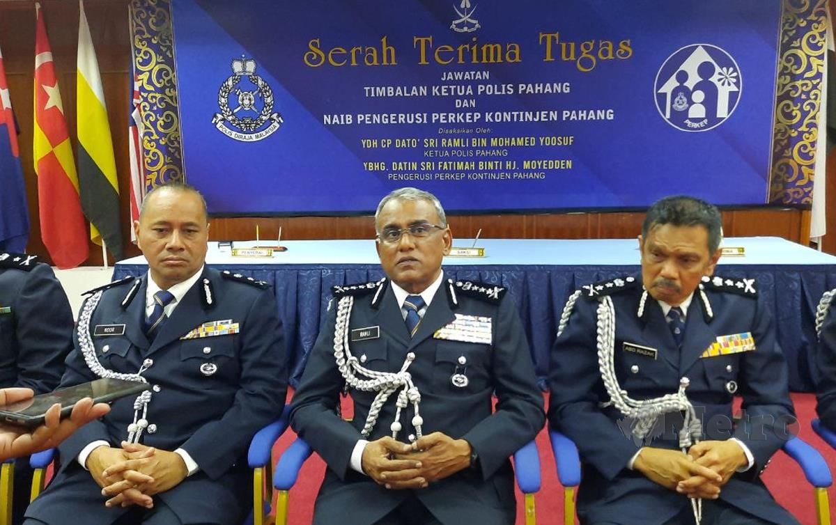 DATUK Seri Ramli Mohamed Yoosuf (tengah) pada sidang media di Ibu Pejabat Polis Kontinjen Pahang, Kuantan. FOTO Asrol Awang