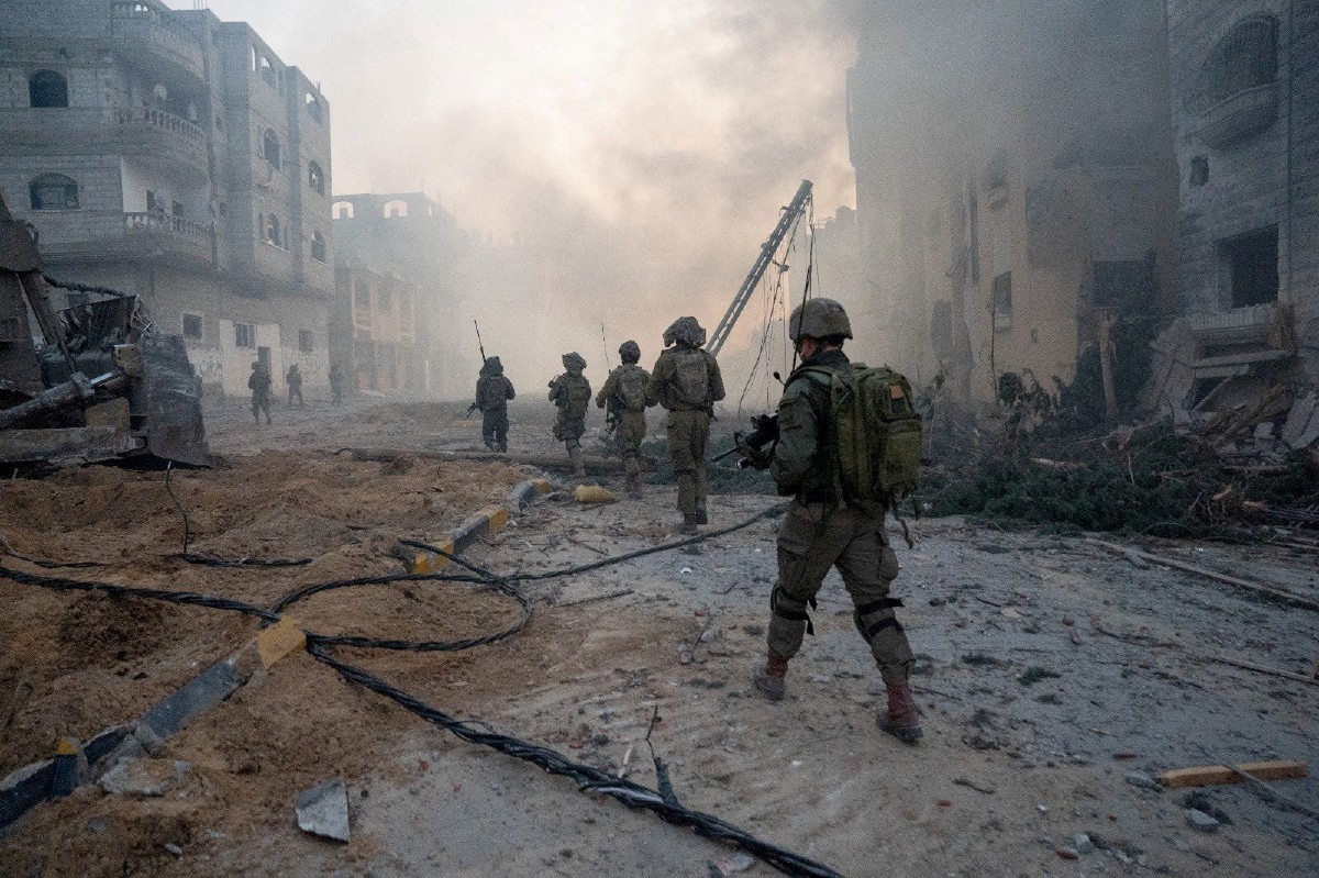 Tentera Israel yang kelihatan di sekitar Semenanjung Gaza. - FOTO Reuters