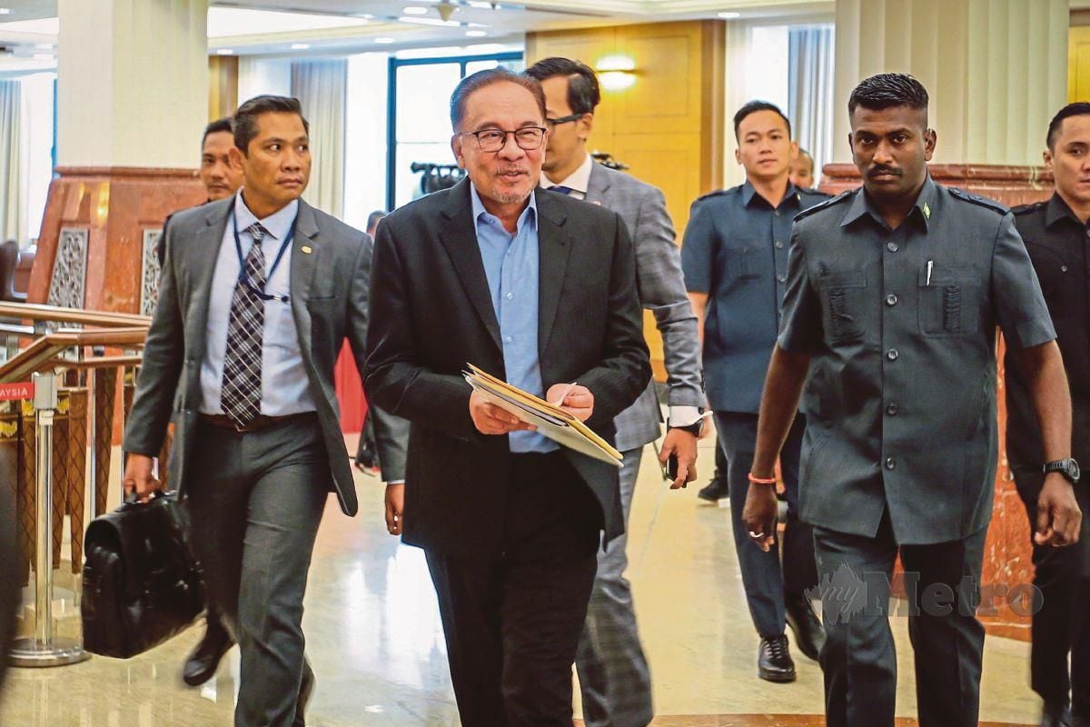 DATUK Seri Anwar Ibrahim hadir ketika sidang Dewan Rakyat di bangunan Parlimen. FOTO Aswadi Alias