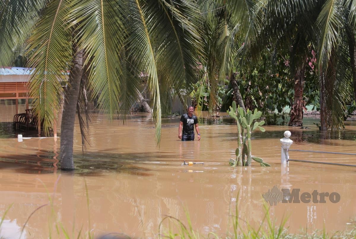 KEADAAN banjir di Seri Gading, Batu Pahat Johor. FOTO Nur Aisyah Mazalan