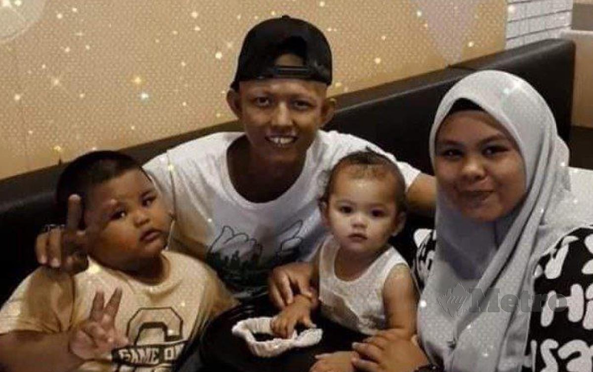ZULKIFLI Ainul Mokhsein yang menghidap barah limfoma tahap empat bersama isteri dan anak-anak ketika menikmati makan tengahari