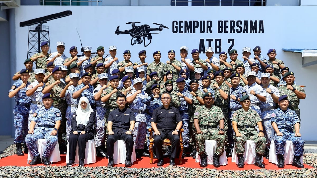 Timbalan Menteri Pertahanan mengadakan Lawatan Kerja ke Sabah dan memulakan lawatan pertama ke Markas Angkatan Tugas Bersama 2 (MK ATB 2) semalam. FOTO Ihsan Facebook Adly Zahari