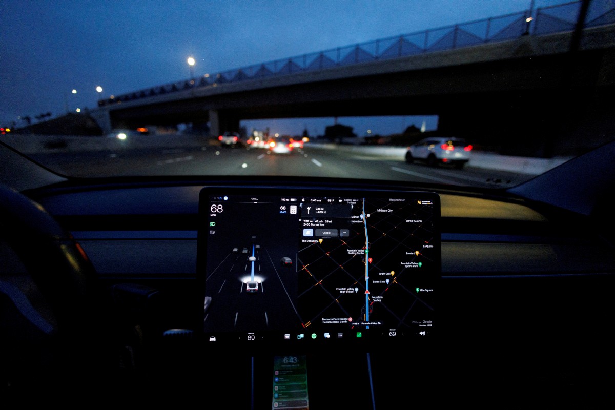Gambar ruang dalaman Tesla Model 3. - FOTO Reuters