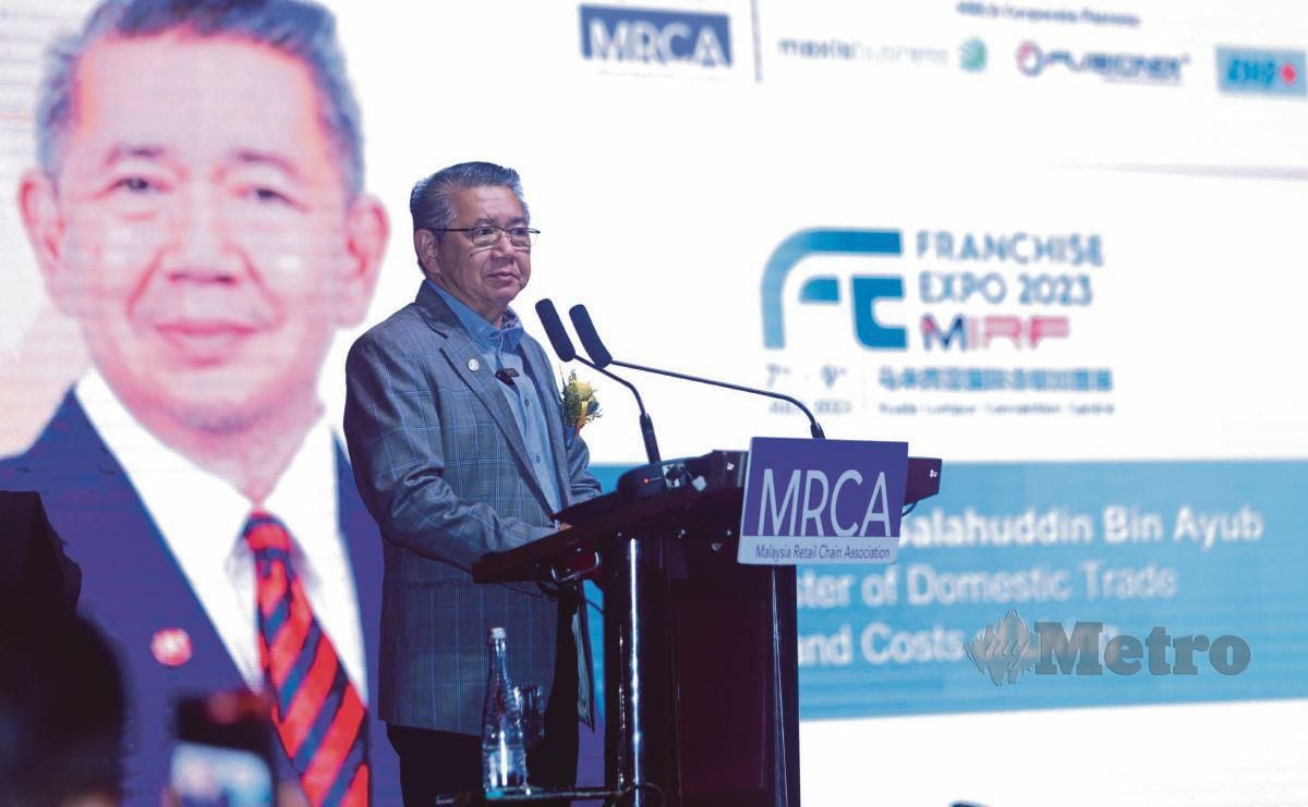 SALAHUDDIN Ayub, berucap ketika merasmikan Program “ MRCA’S 6th Annual Franchise Expo Malaysia Intrnational Retail and Franchise (FR MIRF). FOTO Mohamad Shahril Badri Saali