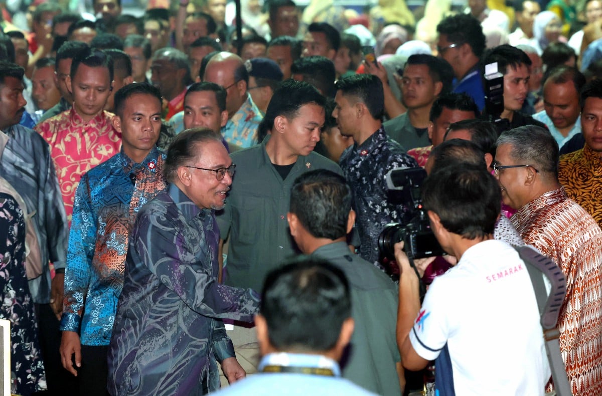 Perdana Menteri Datuk Seri Anwar Ibrahim ketika hadir bagi  Merasmikan Sambutan Minggu Perpaduan 2024 Peringkat Kebangsaan di Angsana Johor Bahru Mall hari ini. FOTO BERNAMA