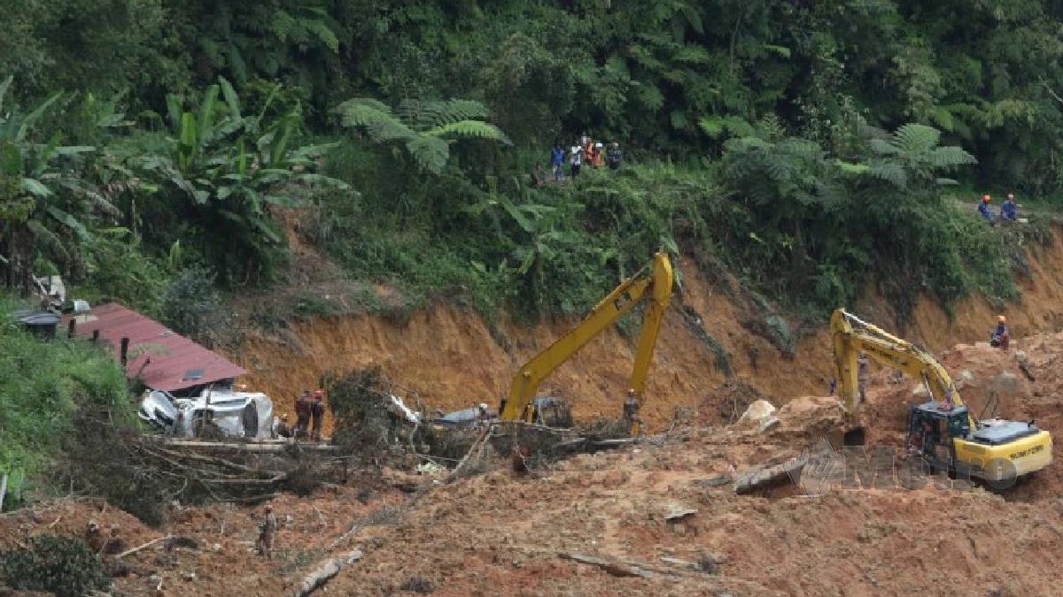 OPERASI SAR  tragedi tanah runtuh di tapak perkhemahan Father’s Organic Farm, Gohtong Jaya. FOTO ARKIB NSTP