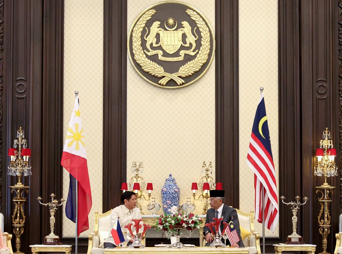AL-SULTAN Abdullah bersama Presiden Filipina Ferdinand Marcos Jr pada sambutan negara di Istana Negara hari ini. FOTO Bernama