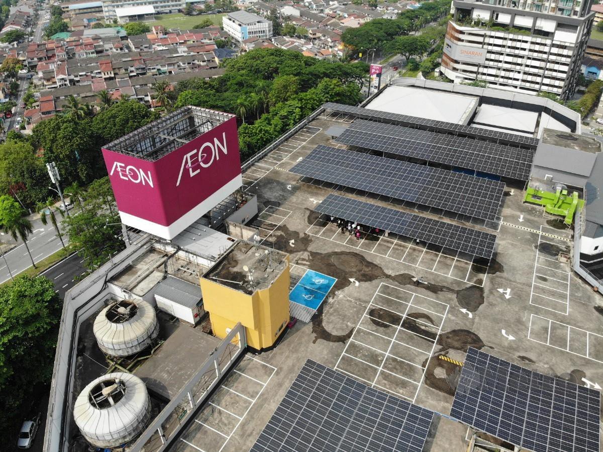 TARA pusat beli-belah Aeon yang dipasang panel solar fotovoltaik.