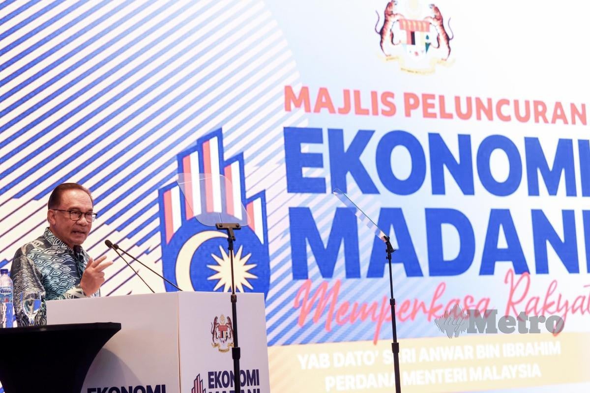 Perdana Menteri, Datuk Seri Anwar Ibrahim pada pembentangan sempena Majlis Peluncuran Ekonomi Madani: Memperkasa Rakyat. - FOTO NSTP