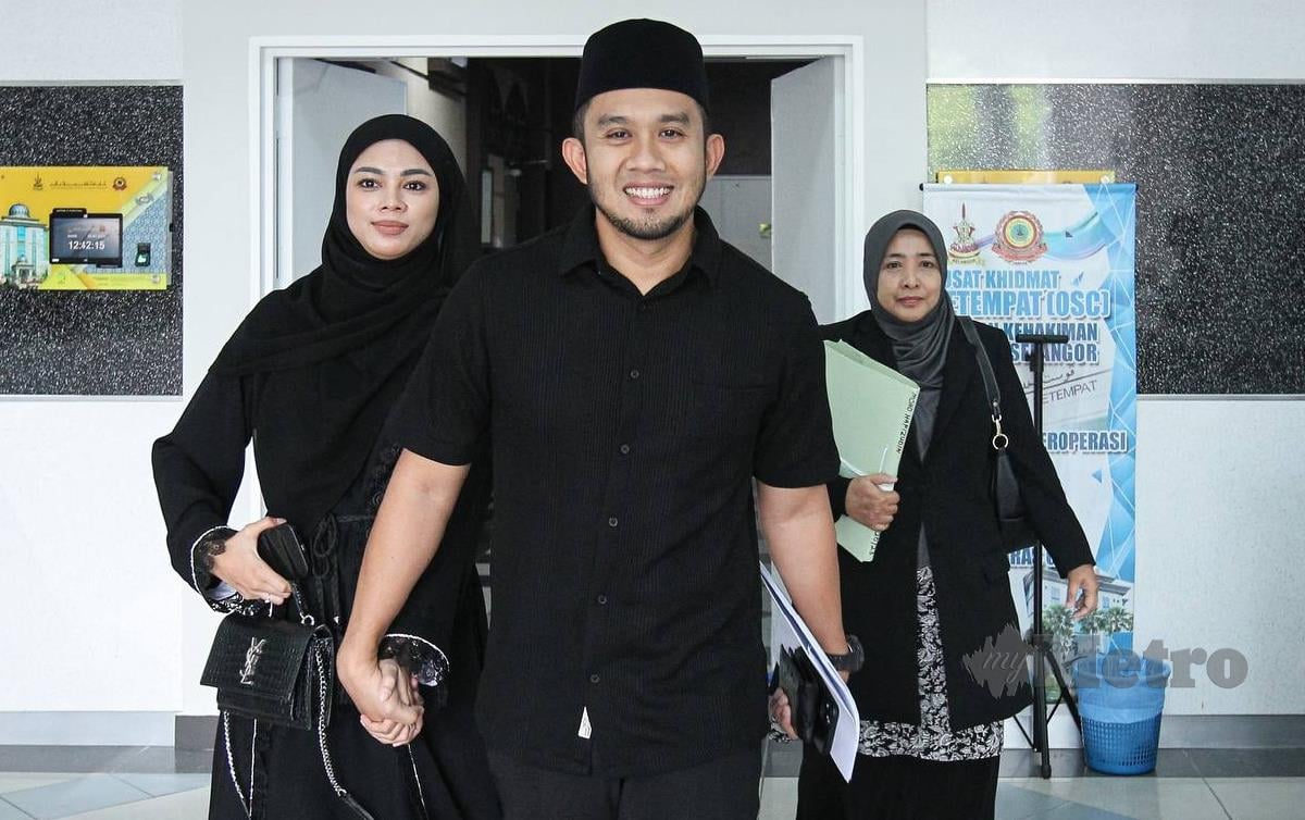 FIZI Ali hadir bersama isteri, Siti Zulaikha selepas sebutan kes hadhanah di Mahkamah Tinggi Syariah Shah Alam. FOTO Aziah Azmee