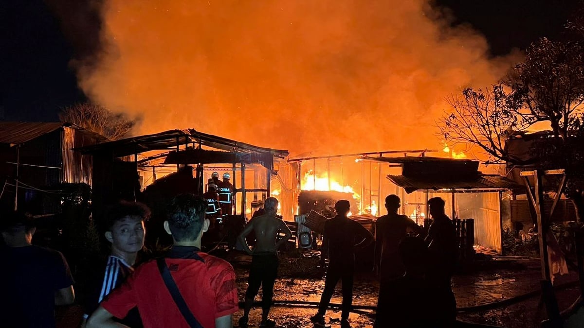 Keadaan rumah setinggan yang terbakar di Jalan Saga, Likas, Kota Kinabalu. FOTO Ihsan Bomba