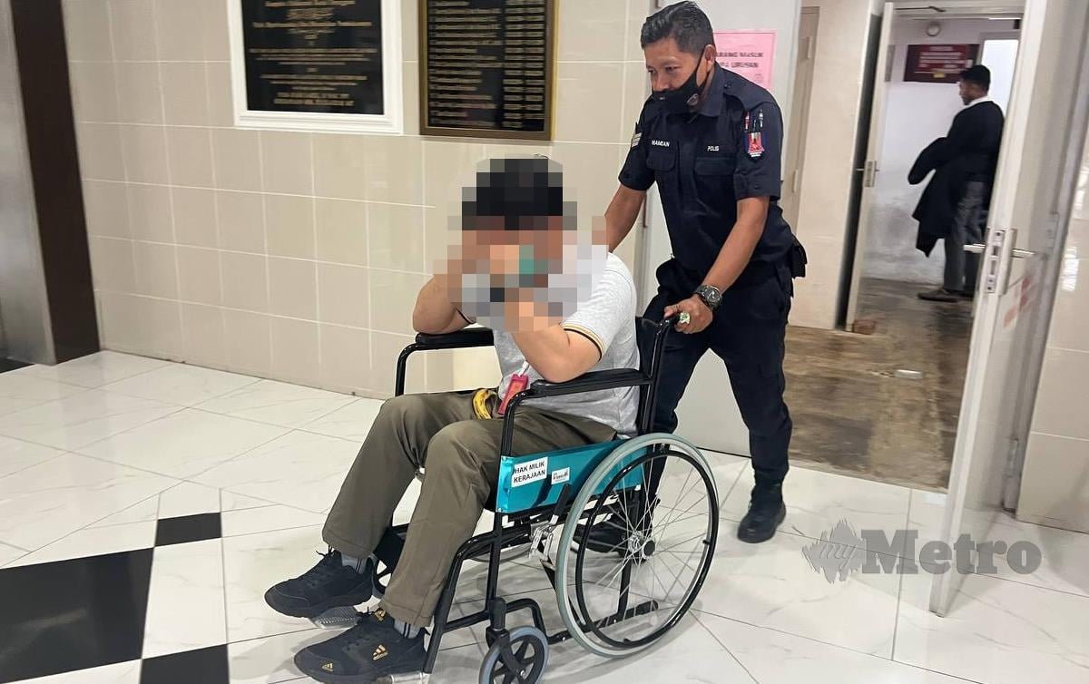 TERTUDUH dijatuhi hukuman penjara 45 tahun dan 42 sebatan di Mahkamah Sesyen Kuala Terengganu kerana merogol anak tirinya. FOTO Zatul Iffah Zolkiply
