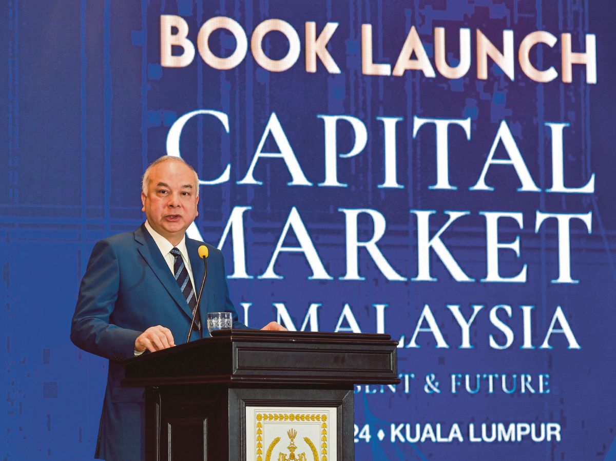 NAZRIN Shah berkenan bertitah pada majlis pelancaran buku “Capital Market in Malaysia” di Suruhanjaya Sekuriti, hari  ini. FOTO Bernama