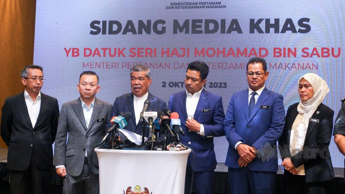 Menteri Pertanian dan Keterjaminan Makanan, Datuk Seri Mohamad Sabu ketika sidang media khas di Hotel Grand Hyatt Kuala Lumpur. FOTO AZIAH AZMEE