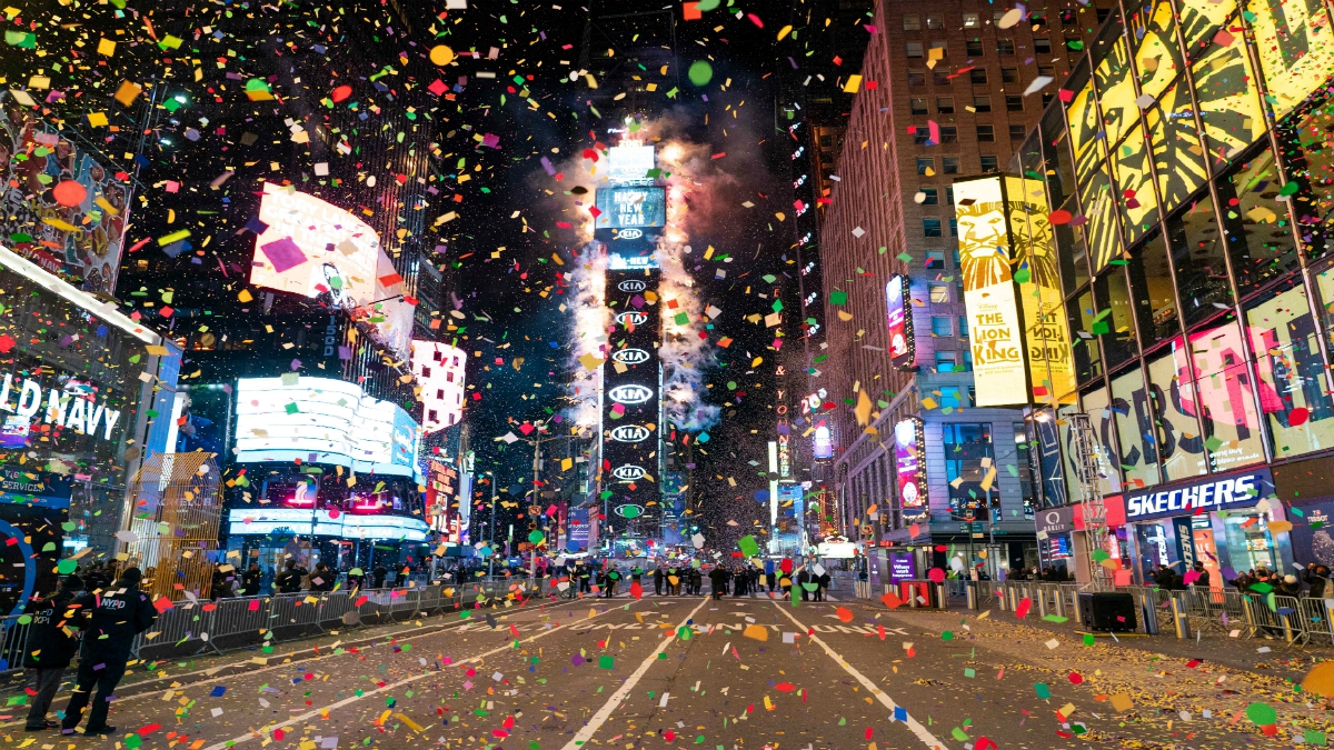 SAMBUTAN Tahun Baharu di lokasi ikonik, Times Square, New York yang ditutup kepada orang awam. FOTO AFP