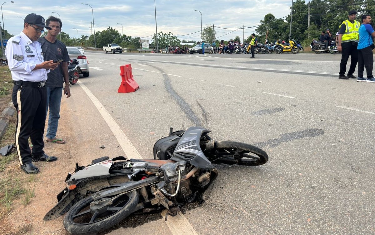 REMAJA 14 tahun maut dalam kemalangan selepas kelas mengaji di Kilometer 20, Jalan Lipis - Merapoh berdekatan  Kampung Gua dekat sini. FOTO ihsan IPD Lipis