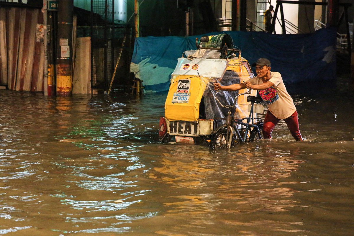 Keadaan sekitar Manila, Filipina yang menerima tempias Taufan Khanun. - FOTO AFP