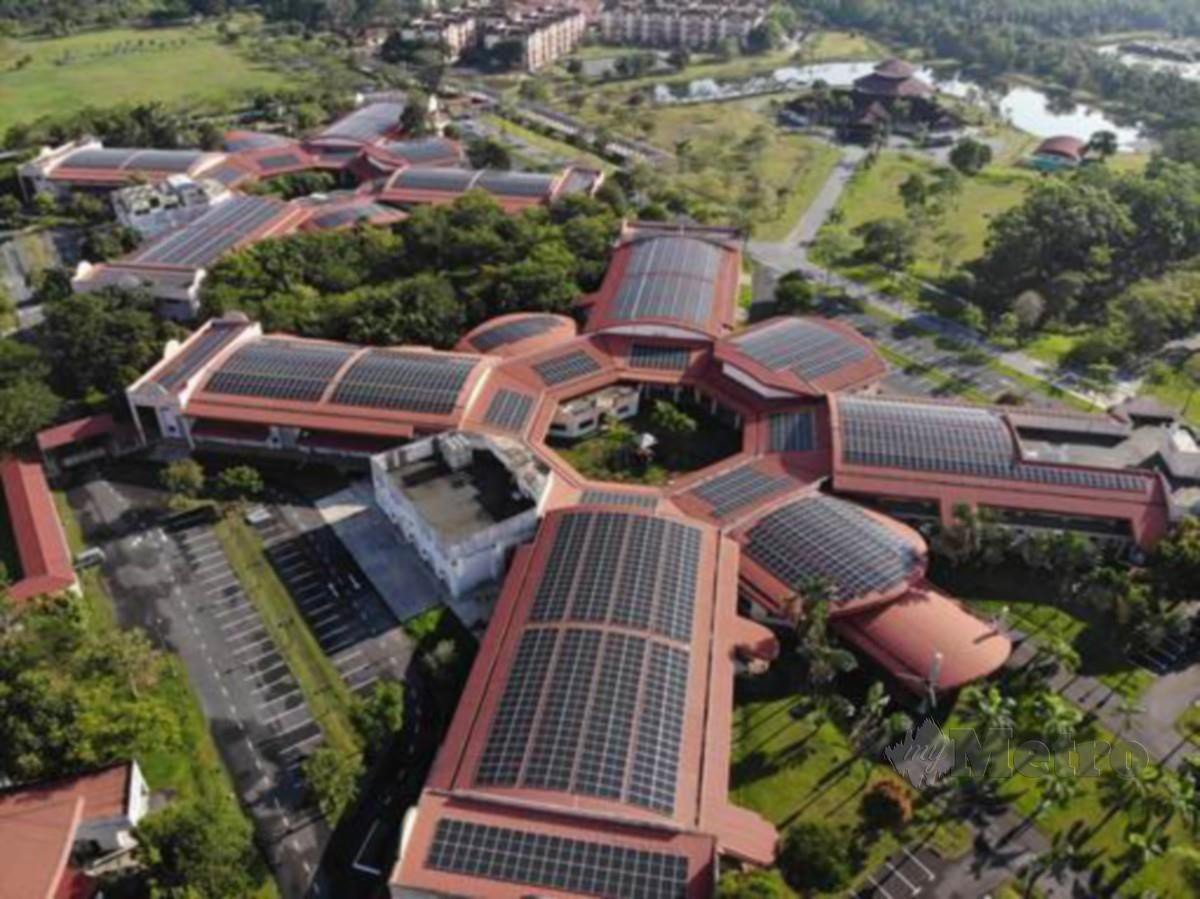 PROJEK  solar bumbung bangunan di kampus induk UTHM membabitkan 25 bangunan terpilih.