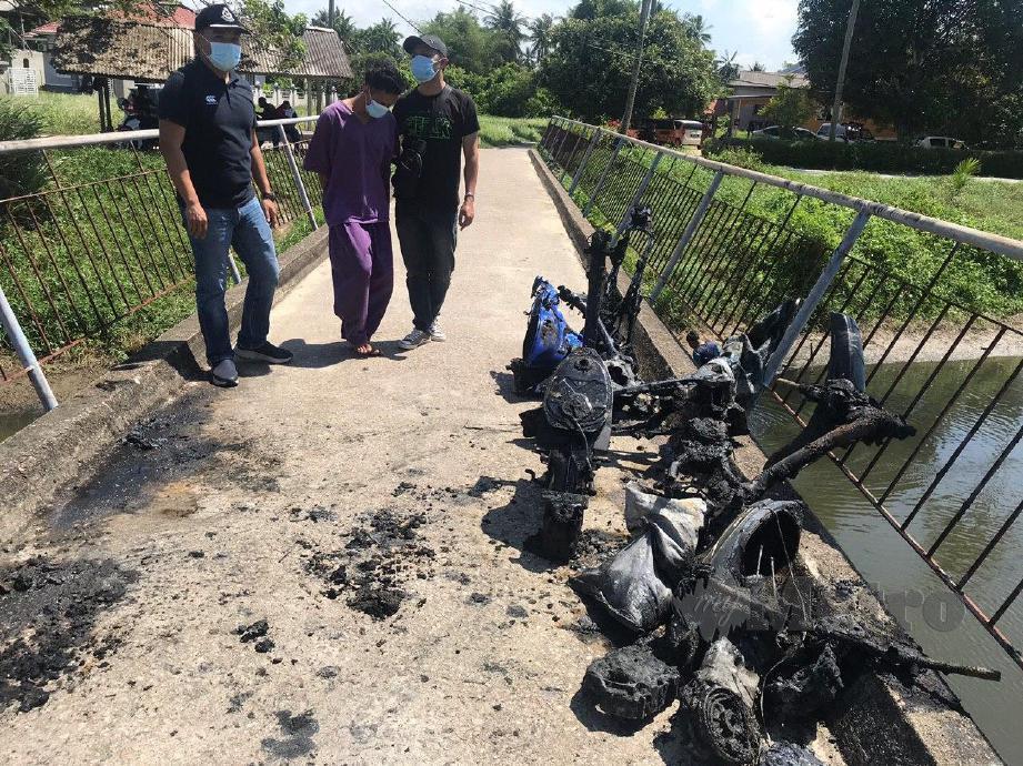 PIHAK polis dan PPDA, JBPM sedang mencari rangka motosikal yang dibuang suspek ke dasar Sungai Baung, Pengkalan Chepa..FOTO Hazira Ahmad Zaidi