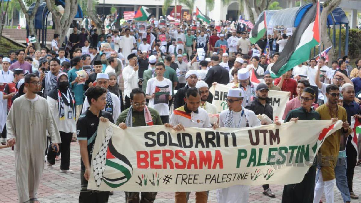 Perhimpunan Solidariti UTM Bersama Palestin yang diadakan di UTM Skudai di sini, hari ini. FOTO IZZ LAILY HUSSEIN