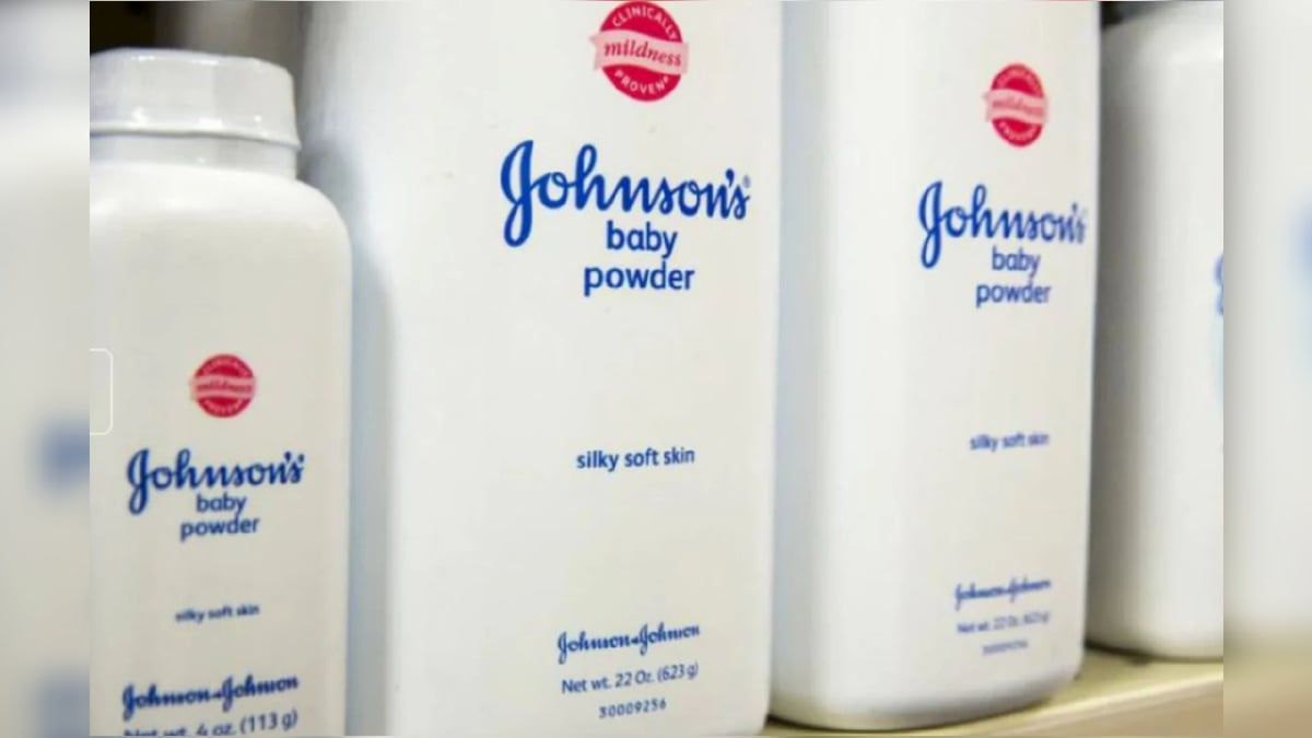 BEDAK bayi berasaskan talkum Johnson & Johnson. FOTO fail Reuters