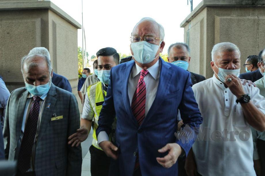 DATUK Seri Najib Razak tiba di Mahkamah Tinggi Kuala Lumpur bagi perbicaraan pertuduhan rasuah dan pengubahan wang haram membabitkan RM2.3 bilion dana 1Malaysia Development Berhad (1MDB). FOTO Hazreen Mohamad