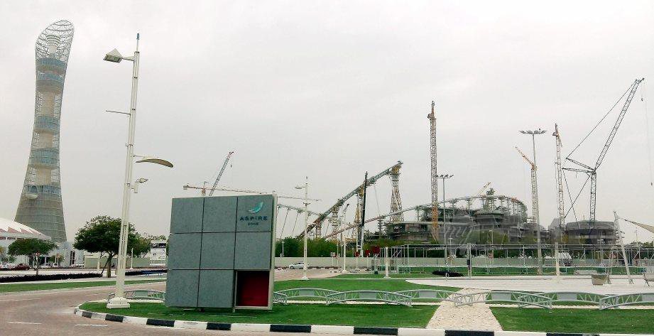  SEBUAH stadium dalam pembinaan di Doha, Qatar untuk untuk temasya Piala Dunia FIFA Qatar 2022. FOTO Mohd Azrone Sarabatin