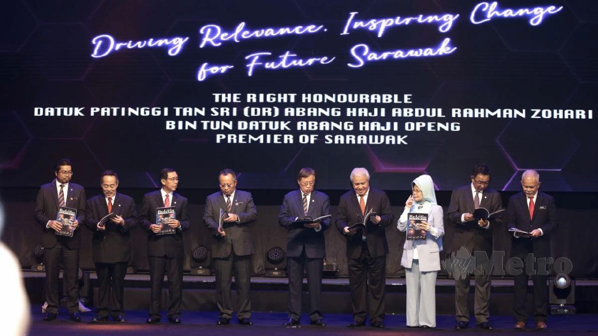 Premier Sarawak, Tan Sri Abang Johari Abang Openg menghadiri Majlis Perasmian Sambutan Hari Perkhidmatan Awam 2024, dan seterusnya menyampaikan Anugerah perkhidmatan cermerlang kepada penerima di BCCK, Kuching.FOTO NADIM BOKHARI