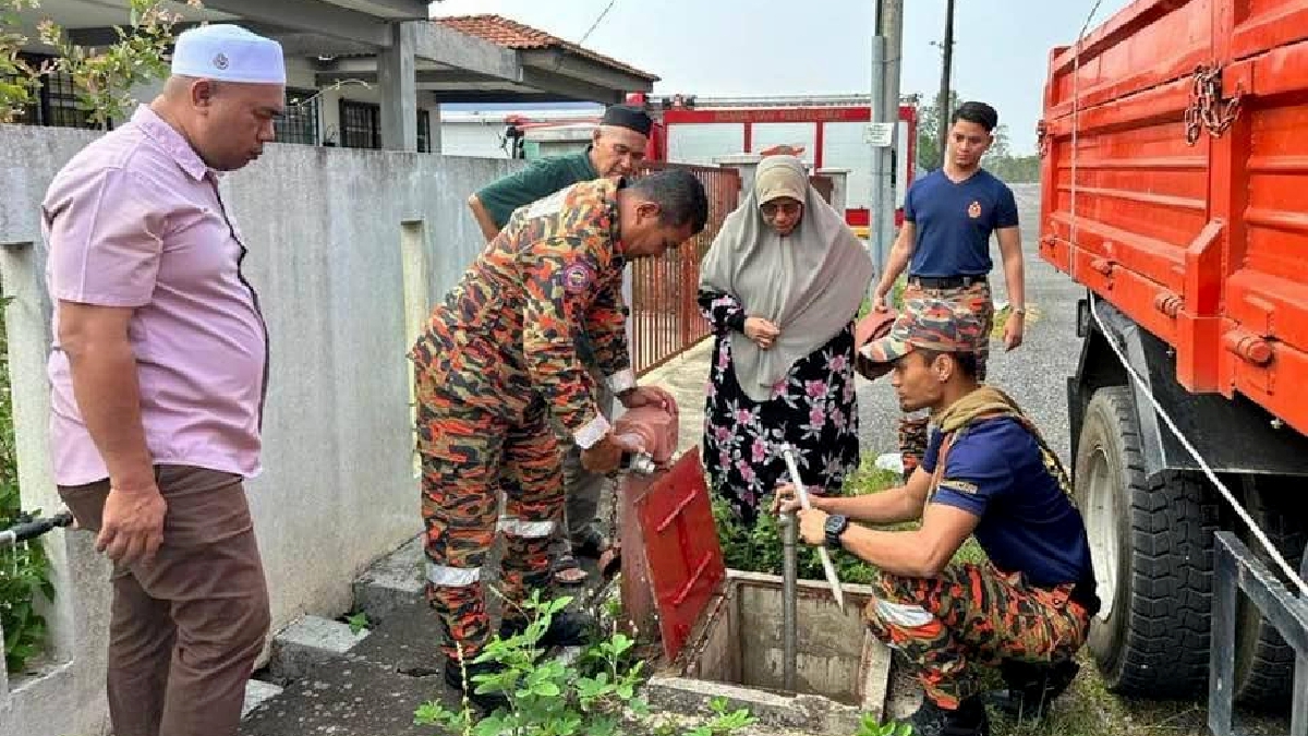 SITI Zailah menjelaskan tindakannya mengambil air daripada pili bomba mendapat kebenaran daripada AKSB dan Balai Bomba dan Penyelamat Rantau Panjang. FOTO Ihsan Facebook Siti Zailah Mohd Yusoff