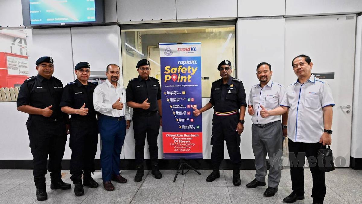Ketua Polis Kuala Lumpur, Datuk Allaudeen Abdul Majid ketika Program Perintis Rapid KL Safety Point di sekitar MRT ibu kota hari ini. FOTO NUR RAIHANA ALIA