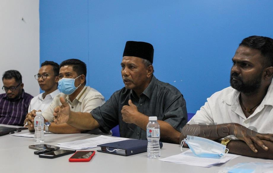 KARIP Salleh dalam sidang akhbar Parti Keadilan Rakyat (PKR) Cabang Jempol keluar parti  dan memberi sokongan kepada Kerajaan Perikatan Nasional. FOTO Azrul Edham Mohd Aminuddin