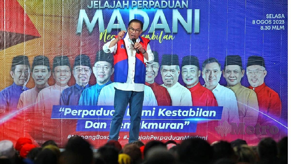 Datuk Seri Anwar Ibrahim ketika berucap pada Jelajah Perpaduan Madani Negeri Sembilan di Paroi. FOTO AZRUL EDHAM