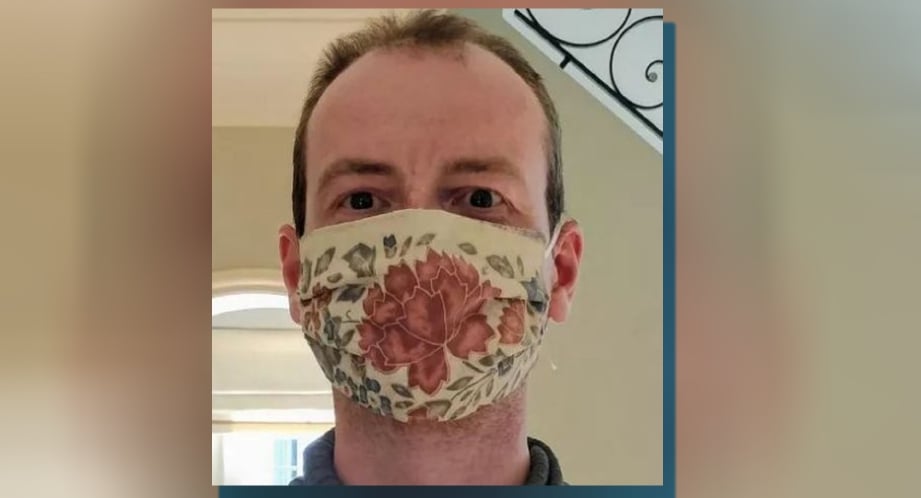 SEORANG doktor, Tom Lawton berlari sejauh 35 kilometer dengan memakai pelitup muka bagi membuktikan dakwaan masalah pernafasan akan berlaku jika memakai peralatan itui. FOTO Agensi