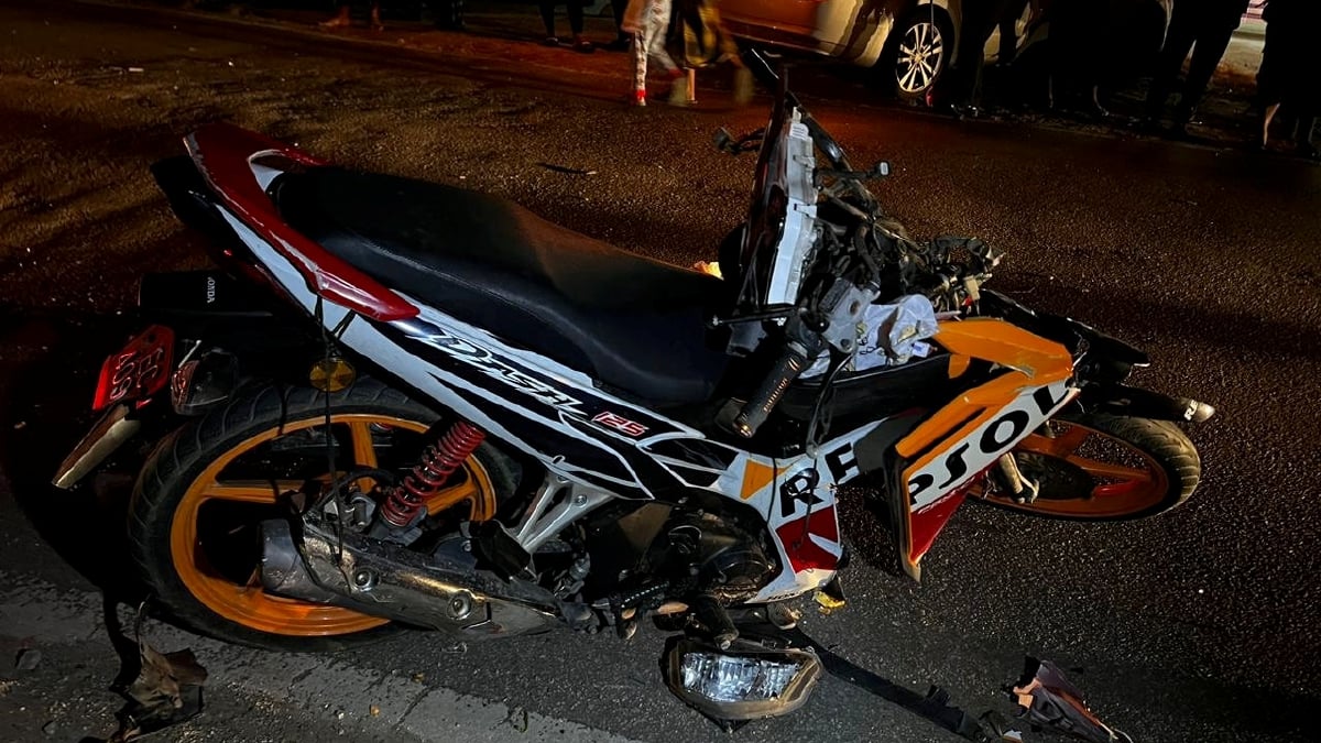 KEADAAN motosikal yang terbabit kemalangan di Jalan Rawai, Kampung Bukit Damai, Bukit Payong. FOTO Ihsan Polis 