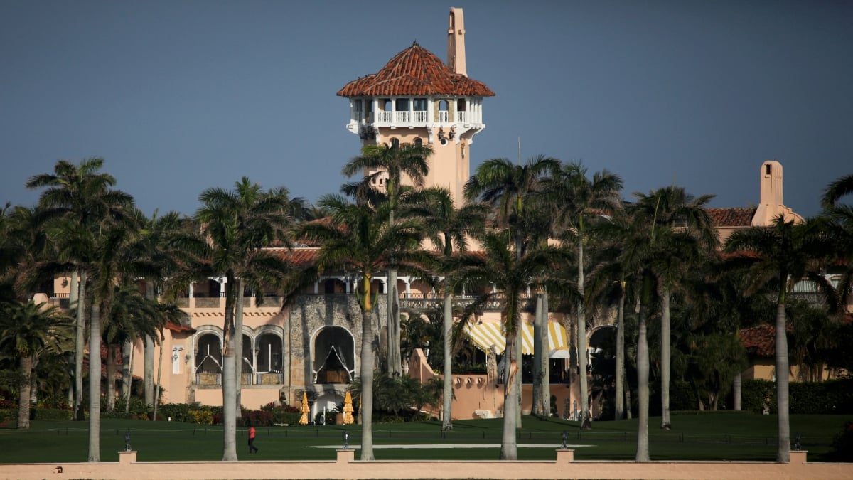 RUMAH Rumah bekas Presiden Amerika Syarikat, Donald Trump, di Mar-A-Lago di Palm Beach, Florida yang diserbu FBI. Foto REUTERS