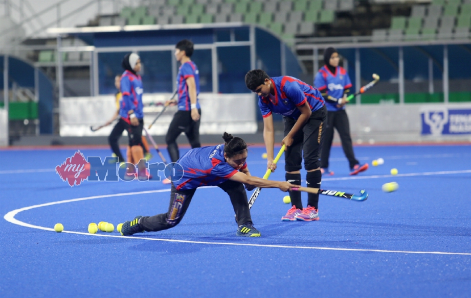  SKUAD hoki wanita negara menjalani latihan di Stadium Hoki Nasional Bukit Jalil. FOTO Ezairi Shamsudin