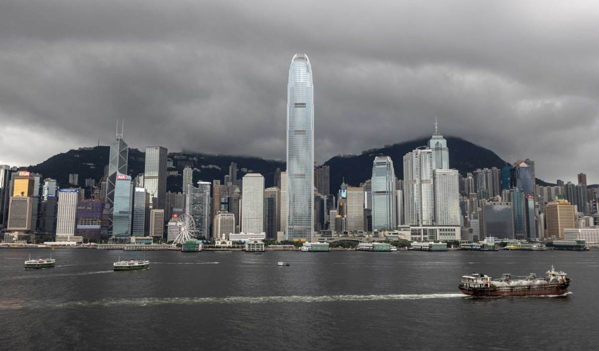 HONG KONG mendahului senarai tahunan untuk bandar paling mahal dunia untuk didiami. FOTO EPA
