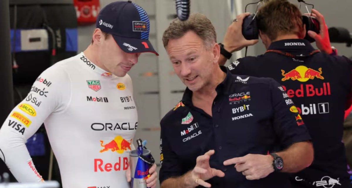 HORNER (kanan) berbincang dengan Verstappen mengenai jentera Red Bull. FOTO AGENSI