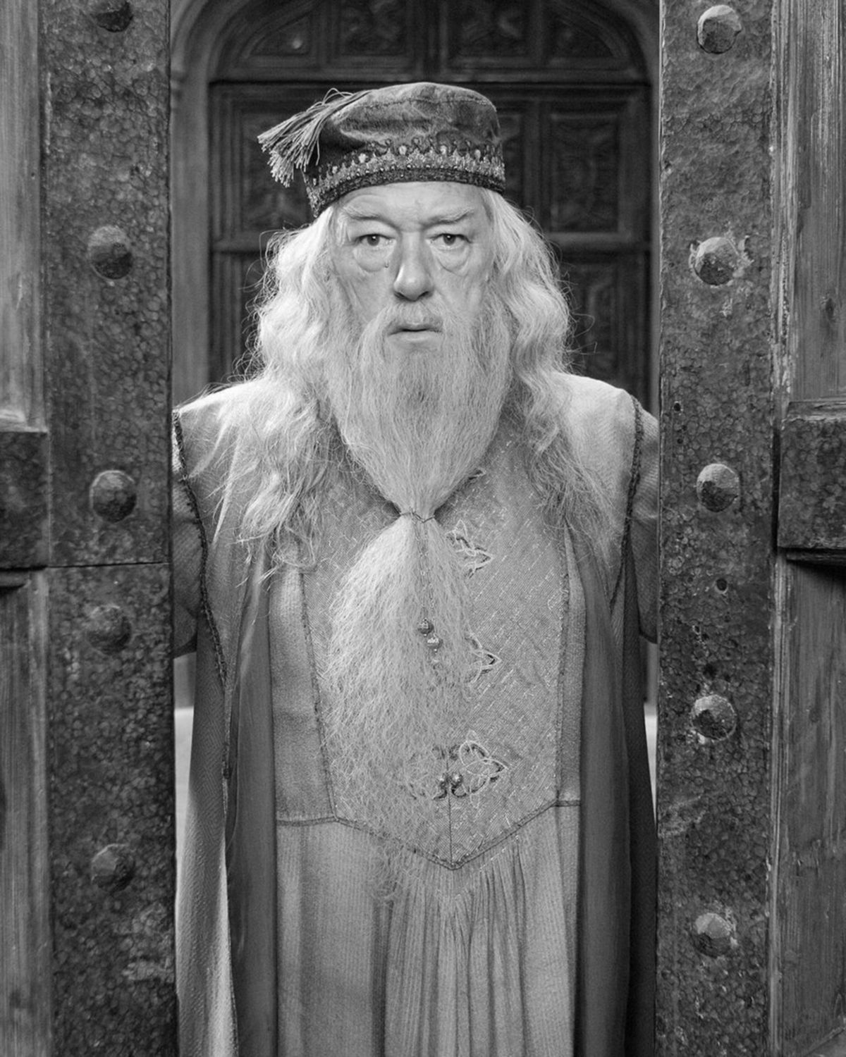MICHAEL Gambon yang terkenal menerusi watak Albus Dumbledore dalam rangkaian filem Harry Potter meninggal dunia. FOTO Instagram Official Harry Potter Film