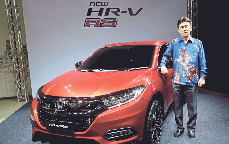ISHIYAMA bersama varian baru Honda HR-V RS yang bakal dilancar.