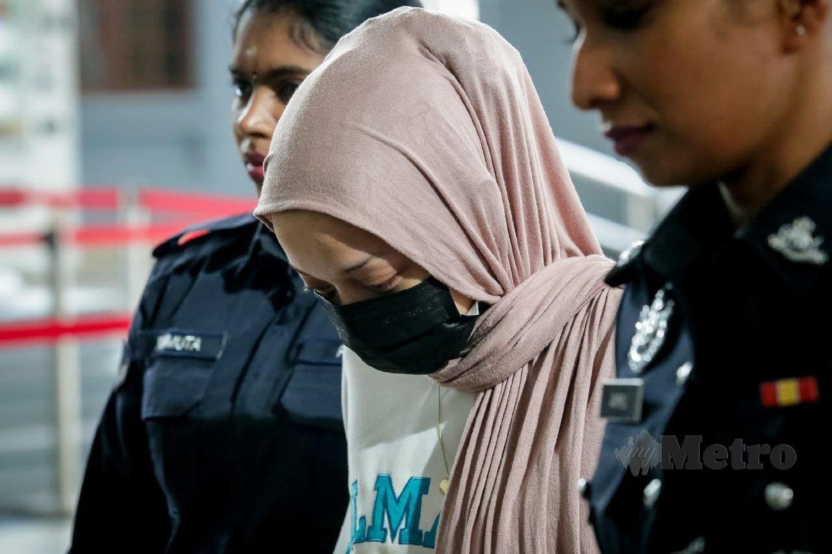 NUR Humaira didakwa atas tuduhan mencuri kad debit ibu saudara tirinya dan mengeluarkan wang RM8,200 untuk perbelanjaan diri sendiri. FOTO Asyraf Hamzah