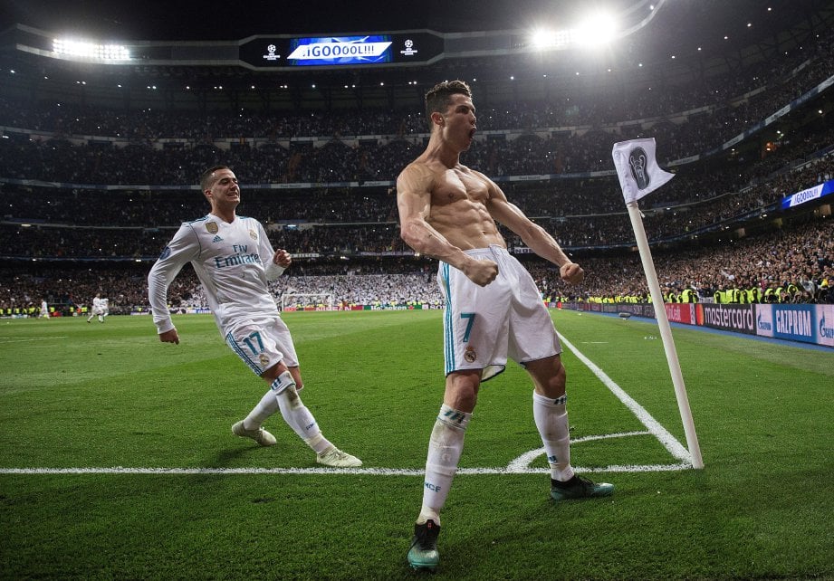 CRISTIANO Ronaldo (kanan) meraikan jaringannya untuk membawa Real ke separuh akhir selepas tewaskan Juventus di Santiago Bernabeu, awal pagi tadi. - Foto EPA